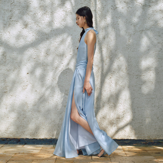 A-line dress with a light and airy neckline and off-the-shoulder design made of acetate Tencel.