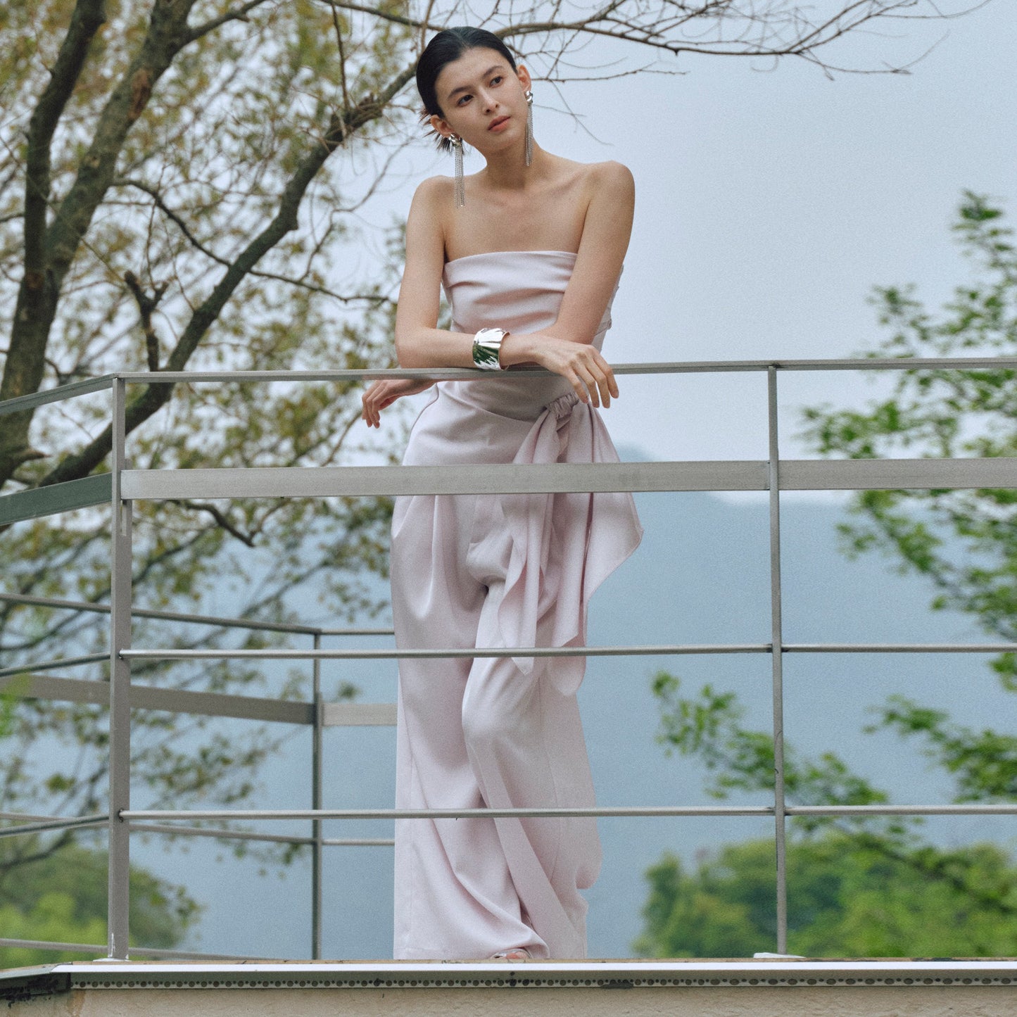 Set atasan tanpa tali satin warna pepejal yang cantik dan mewah + seluar elegan